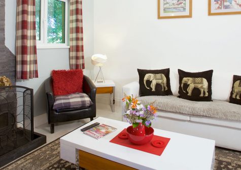 Hill Head View, St Columb Major is a two bedroom, two bathroom farm cottage with a contemporary open living area and fully equipped kitchen with dining table. Kids will love to play in the paddock before climbing the ladder staircase to the mezzanine with Xbox.