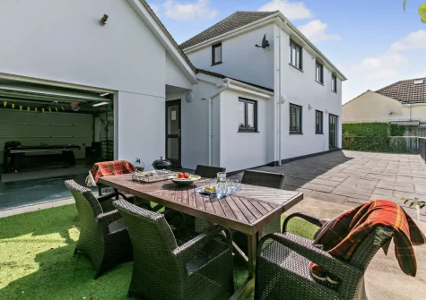 The patio, barbecue & alfresco dining area at Hillcrest, Hartland