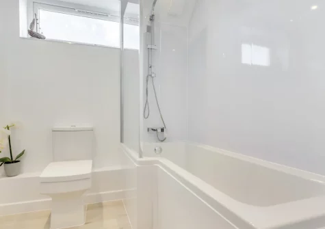 The first floor bathroom at Hillside, Trevone