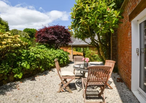 The gravelled outdoor sitting area at Hittisleigh Cottage, Hittisleigh