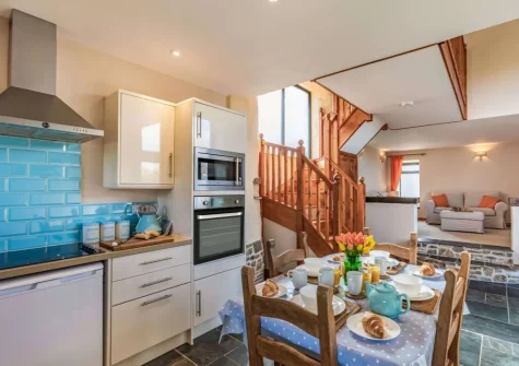 The kitchen & dining area at Holder's Barn, Monkokehampton