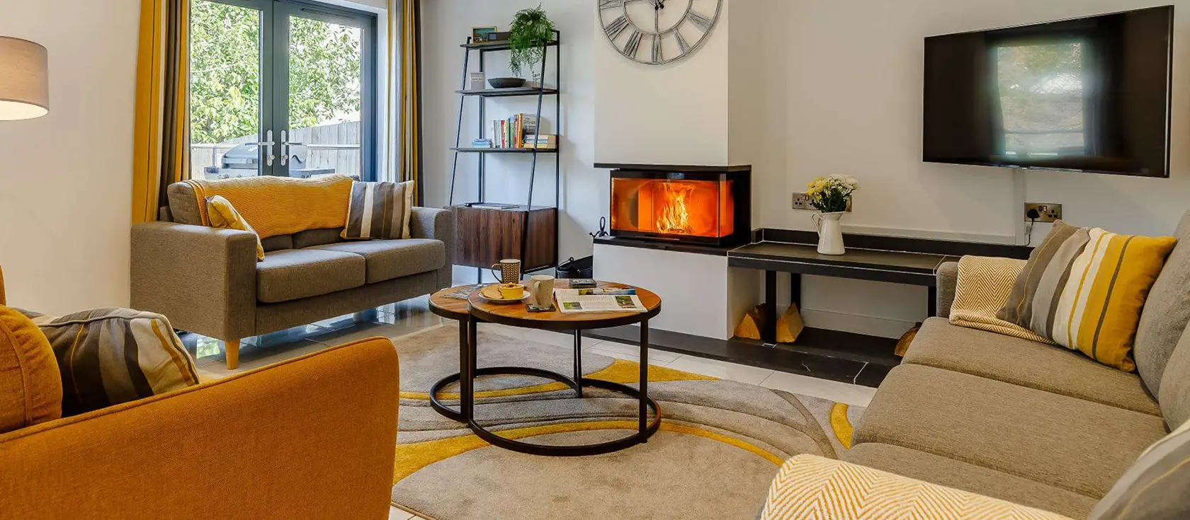 Holly Tree House, Poughill is a stunning four-bedroom coastal retreat with luxury touches throughout. Enjoy open-plan living, a hot tub in the secluded garden & easy access to Bude's golden beaches. Perfect for family holidays in beautiful Cornwall.