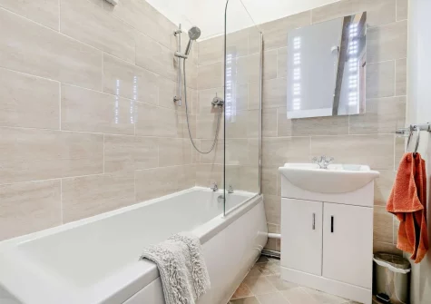 Bedroom #1 en-suite bathroom at Hollyberry Barn at Banns Farm, St Buryan