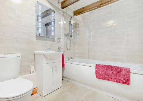 The bathroom at Hollyberry Barn at Banns Farm, St Buryan