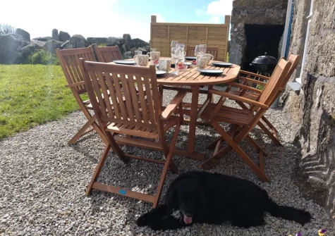 The alfresco dining area at Hollyberry Barn at Banns Farm, St Buryan