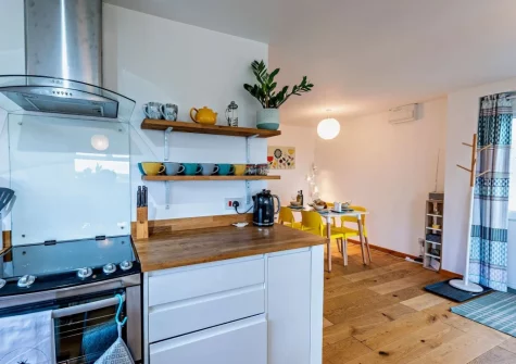 The kitchen & dining aea at Honey Pot, Bude