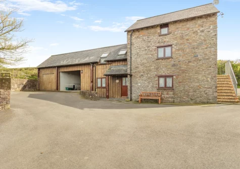 Honeysuckle Cottage is an attractively converted former granary set in a quiet rural location on the owner‚Äôs 300-acre farm in the Devonshire countryside