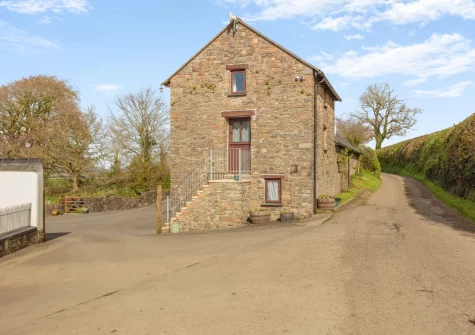 Honeysuckle Cottage is an attractively converted former granary set in a quiet rural location on the owner‚Äôs 300-acre farm in the Devonshire countryside