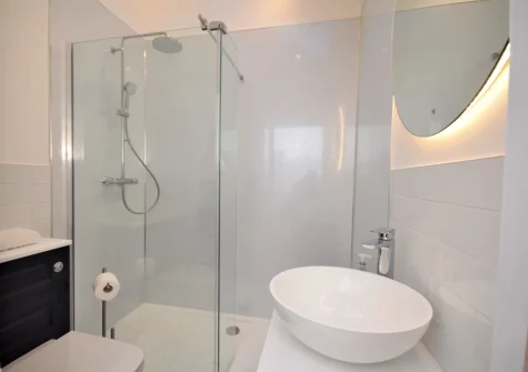 The shower room at Honeysuckle Cottage, Weare Giffard