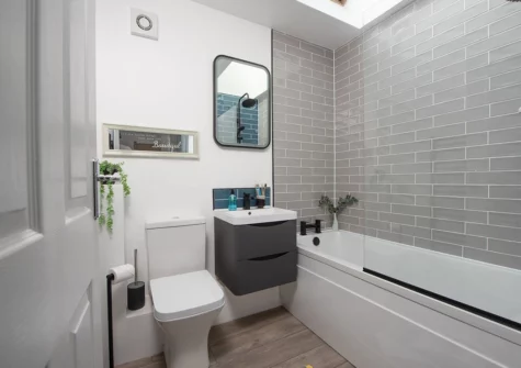 The bathroom at Hoopers Lodge, Croft Hooper, Crowlas