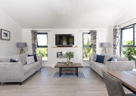 The living area at Hornbeam Lodge, 19 Roadford Lake Lodges, Broadwoodwidger