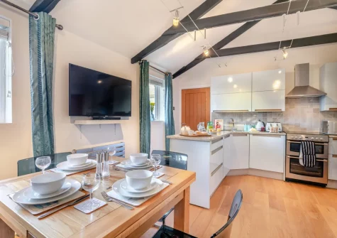 The kitchen & dining area at Horse Shoe, St Ives