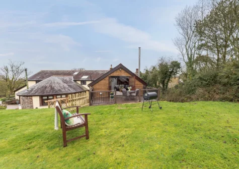 The enclosed lawned garden at Horseford Snug, East Worlington