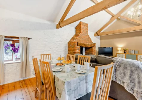 The dining area at Horseshoe Cottage, Ashwater
