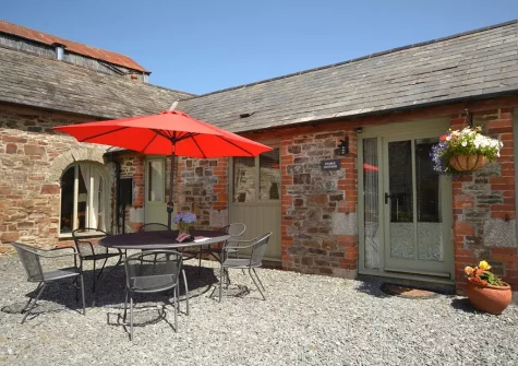 Horseshoe Cottage is nestled in a peaceful countryside setting within easy reach of the coast