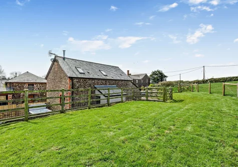 The spacious garden at Horslett Stable, Tetcott