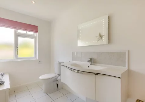 The bathroom at Hove To, Instow