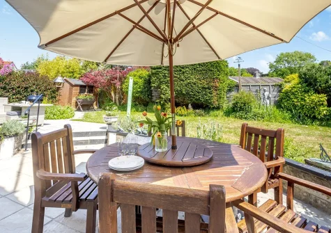 The patio, alfresco dining area & garden at Hove To, Instow