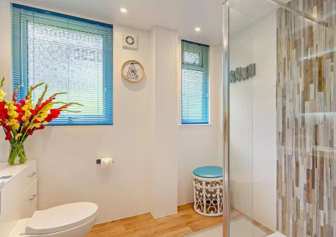 The bathroom at Hunters Moon, Hartland Forest Lodges, Woolfardisworthy