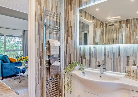 The bathroom at Hunters Moon, Hartland Forest Lodges, Woolfardisworthy