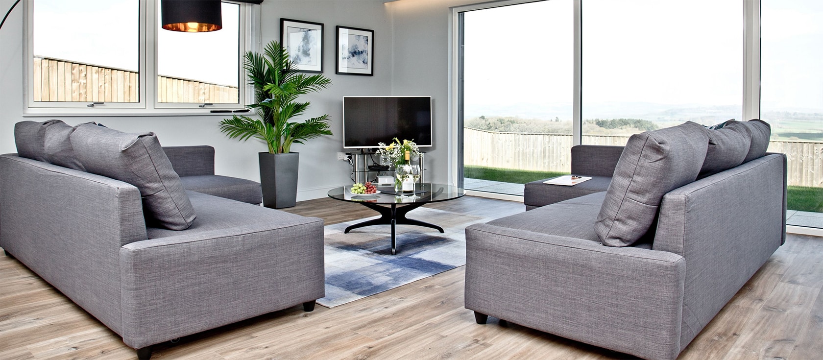 Huxham View Annexe, Exeter is a contemporary two bedroom, two bathroom holiday apartment for seven with roof terrace and far-reaching countryside views. The open plan living/dining room is furnished in modern style with panoramic vistas. Parking for two cars.