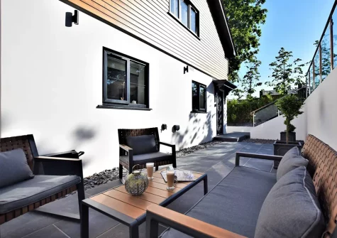 The outdoor sitting area at Hyford Wood, Bideford