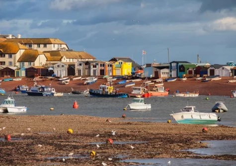 With its calm estuary waters, quaint village charm & stunning views, this family-friendly beach is perfect for a relaxing coastal getaway