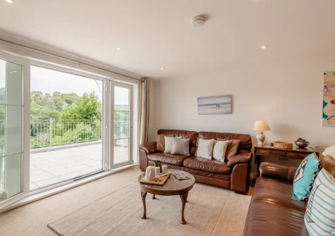 The living area at Inglewood Apartments, Kingswear