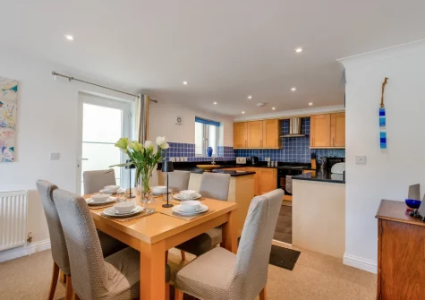The dining area at Inglewood Apartments, Kingswear