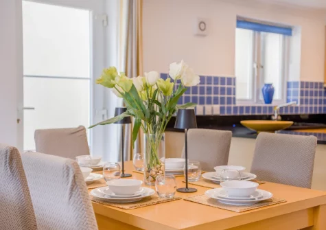 The dining area at Inglewood Apartments, Kingswear