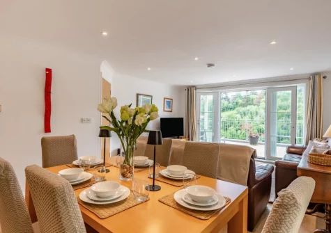 The dining area at Inglewood Apartments, Kingswear