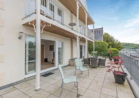 The terrace & alfresco dining area at Inglewood Apartments, Kingswear