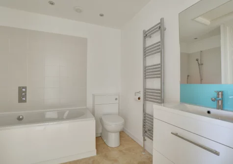 The first floor bathroom at Innisfree, Constantine Bay