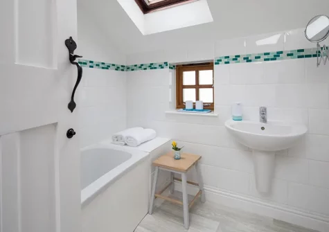 The bathroom at Instow Bar View, Instow