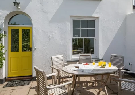The patio & alfresco dining area at Instow Bar View, Instow