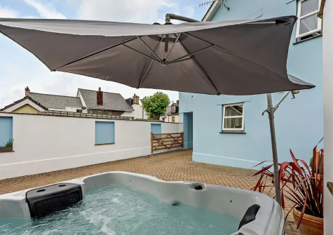 The hot tub & courtyard garden at Into The Blue, Combe Martin