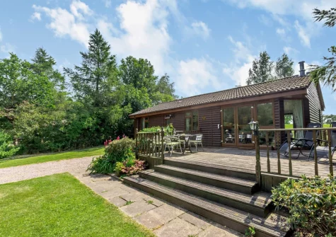 The decked patio, barbecue, alfresco dining, outdoor sitting area & woodland garden at Island View, South Molton
