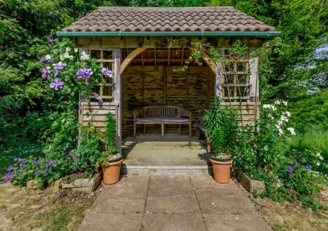 Island View is set in beautiful shared gardens which guests are free to explore