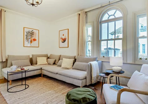 The living room at Islas Surfhouse, Newquay