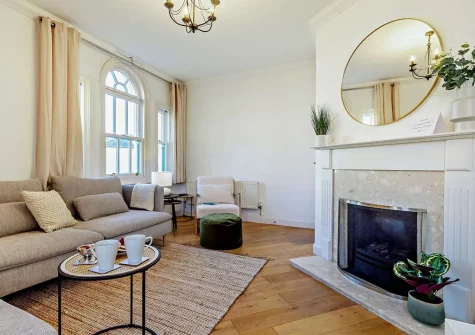 The living room at Islas Surfhouse, Newquay