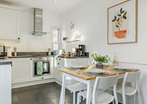 The kitchen & dining area at Islas Surfhouse, Newquay