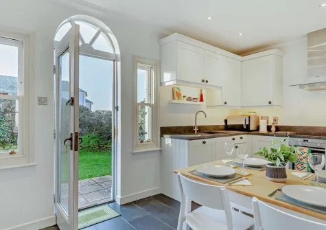 The kitchen & dining area at Islas Surfhouse, Newquay
