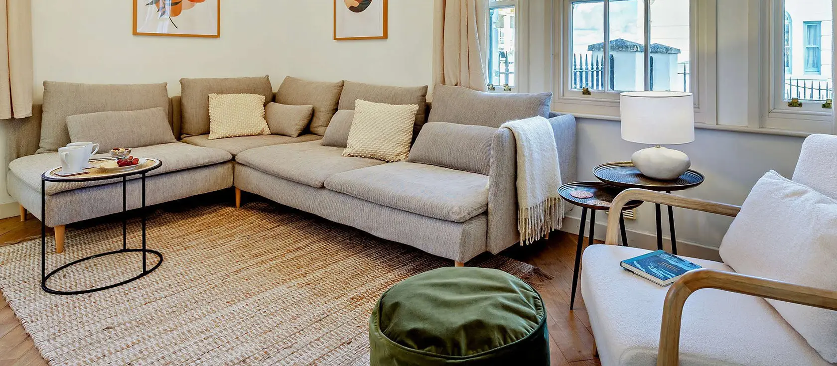 Islas Surfhouse, Newquay is a stylish coastal retreat just steps from famous Fistral Beach. Featuring sea views, a sun-drenched garden, & luxurious interiors, it offers the perfect base for exploring Cornwall's magnificent coastline & attractions.