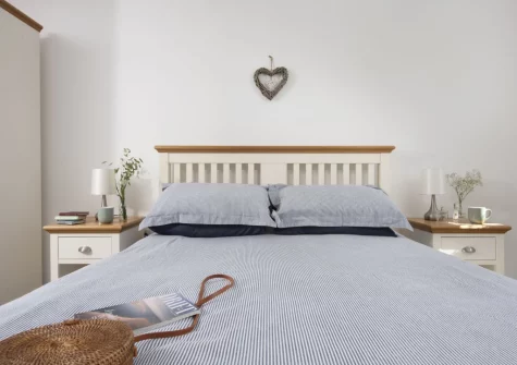 The bedroom at Ivy Chimney Cottage, Wheal Rose