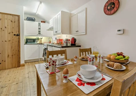 The kitchen & dining area at Ivy Cottage at Banns Farm, St Buryan