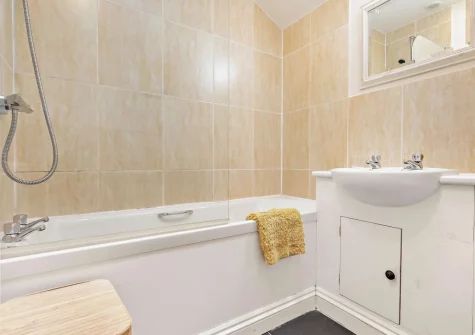 The bathroom at Ivy Cottage at Banns Farm, St Buryan