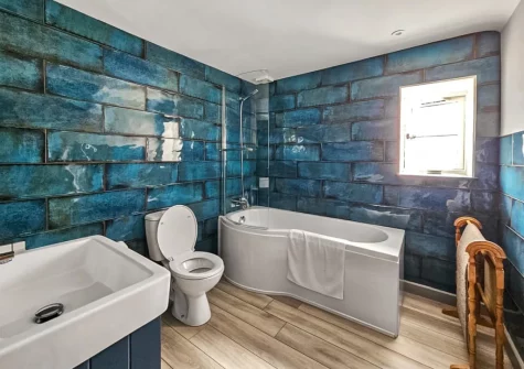 The bathroom at Ivy Cottage, Boscastle