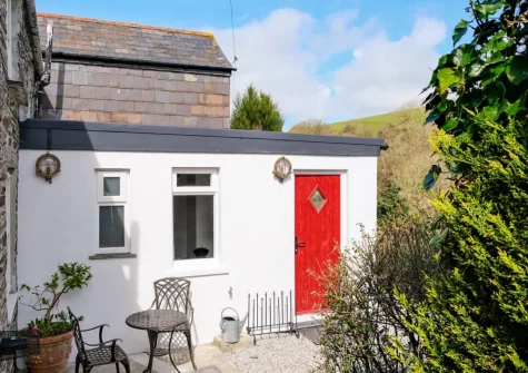 The patio & outdoor sitting area at Ivy Cottage, Boscastle