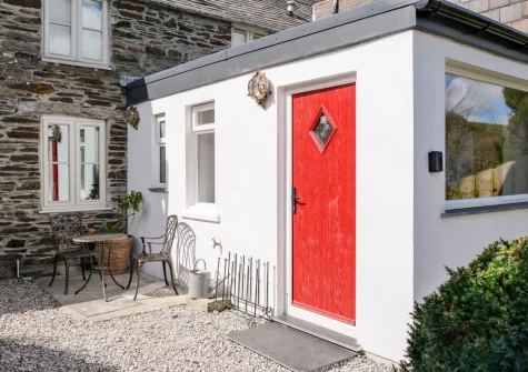 The patio & outdoor sitting area at Ivy Cottage, Boscastle