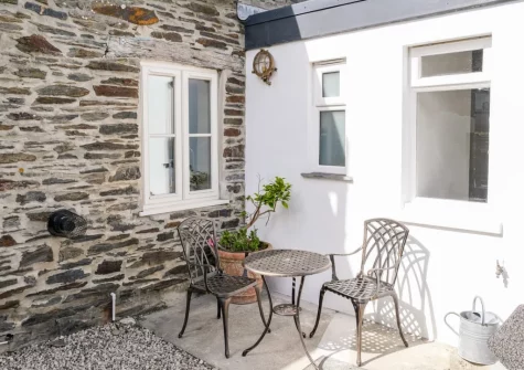The patio & outdoor sitting area at Ivy Cottage, Boscastle